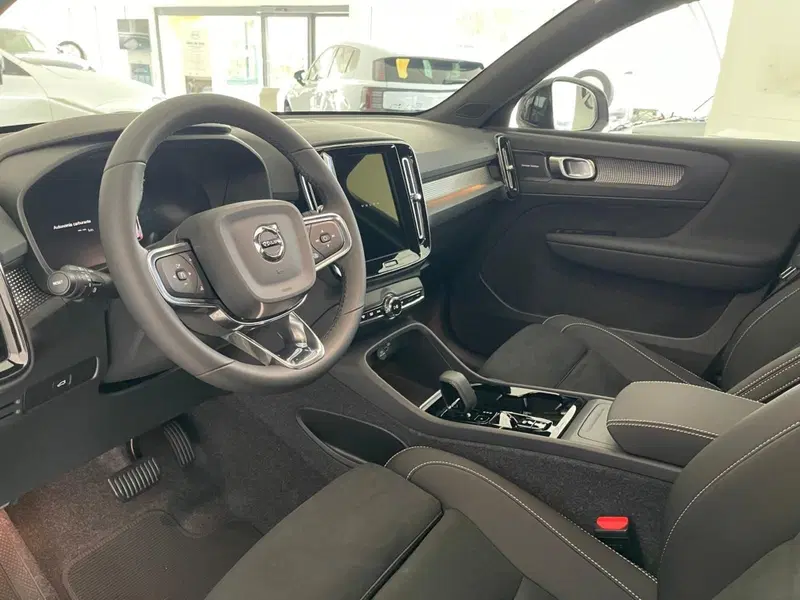 Volvo XC40 nuova a Como (9)