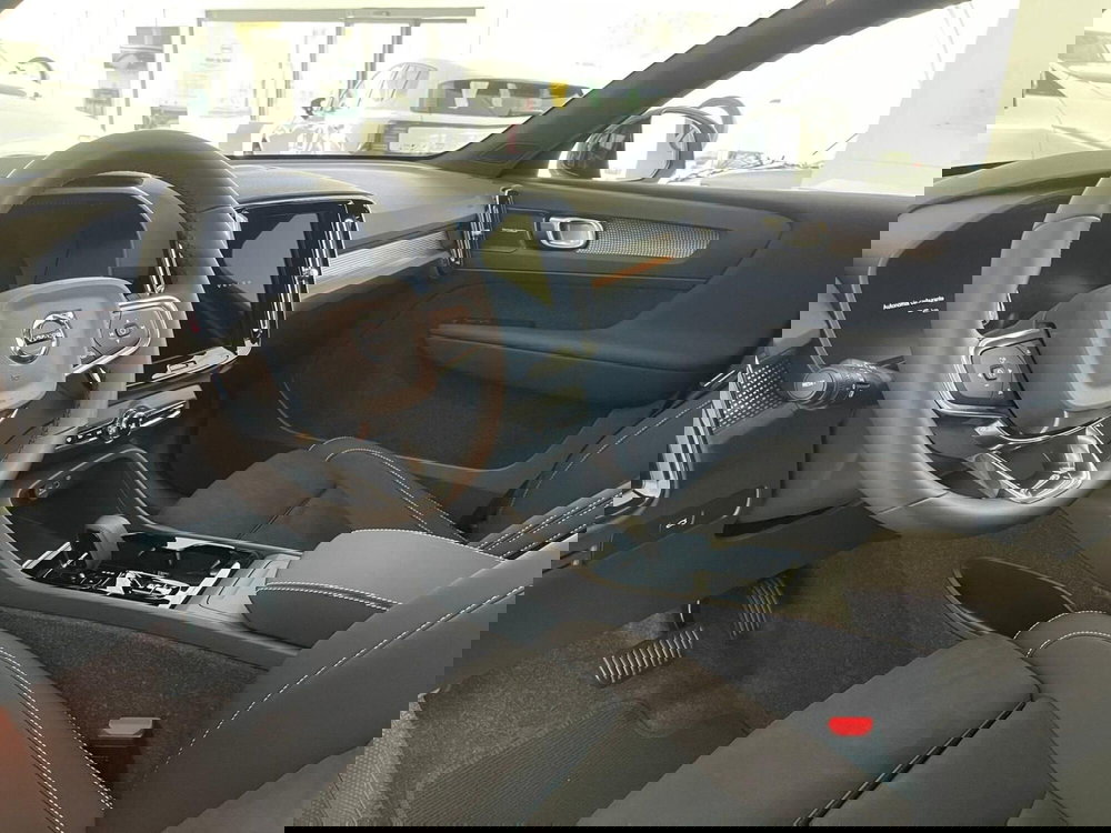 Volvo XC40 nuova a Como (9)