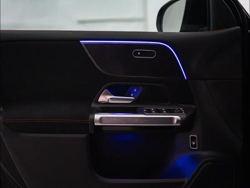 Mercedes-Benz GLB nuova a Macerata (16)