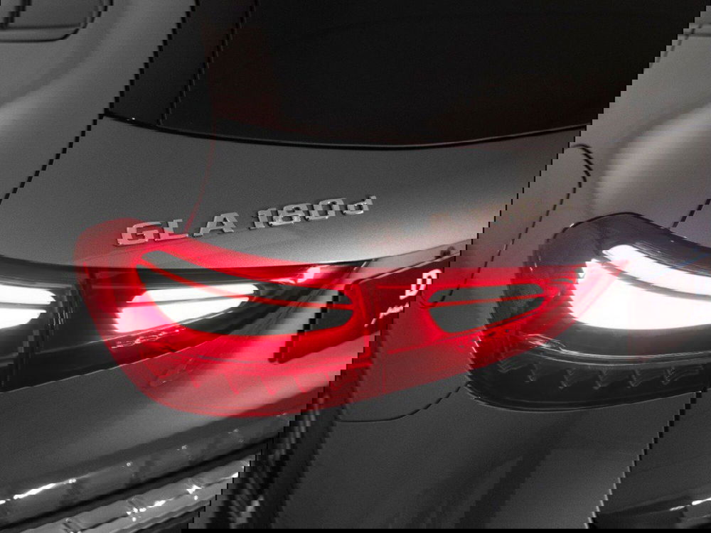 Mercedes-Benz GLA SUV nuova a Macerata (10)