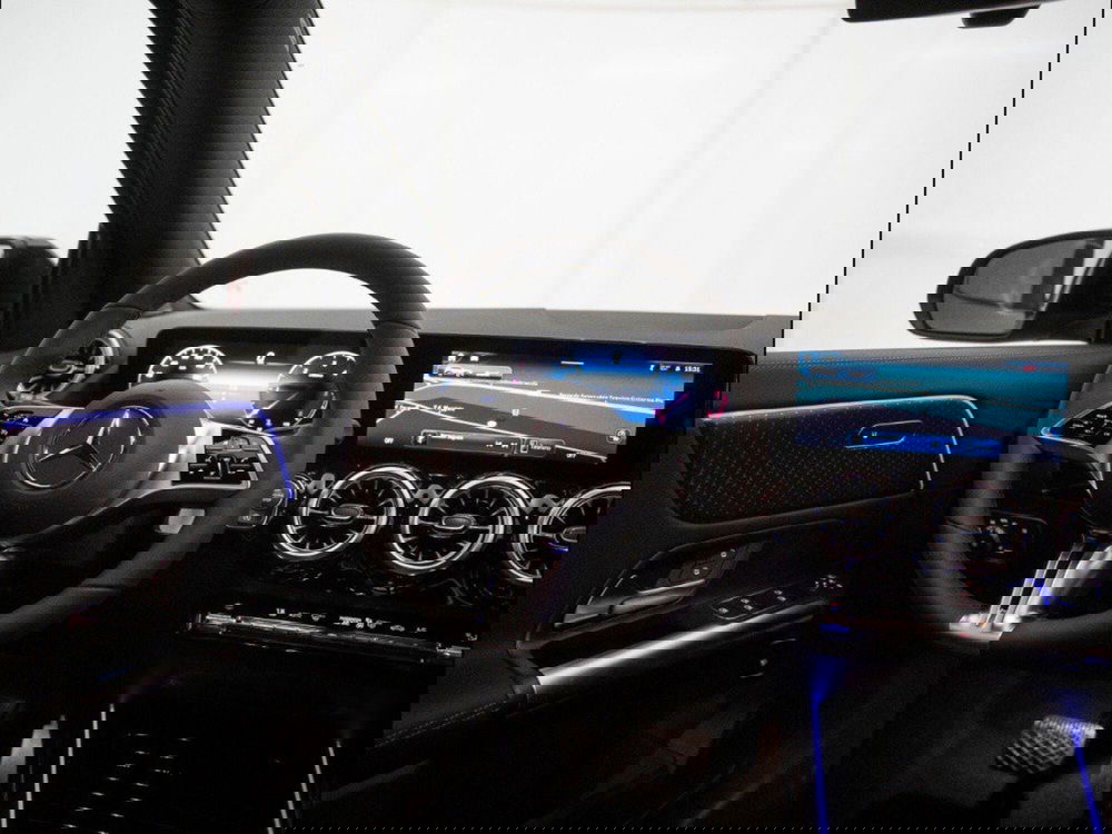 Mercedes-Benz GLA SUV nuova a Macerata (17)