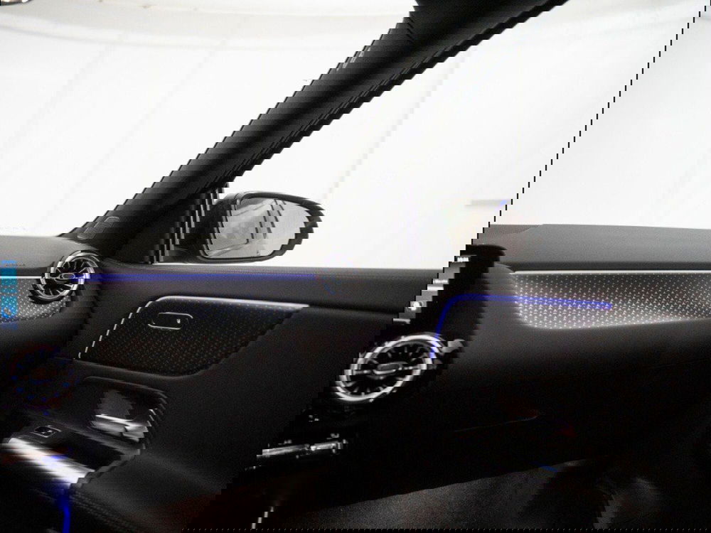 Mercedes-Benz GLA SUV nuova a Macerata (18)