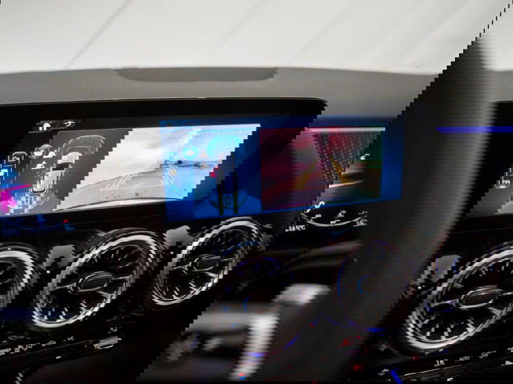 Mercedes-Benz GLA SUV nuova a Macerata (7)