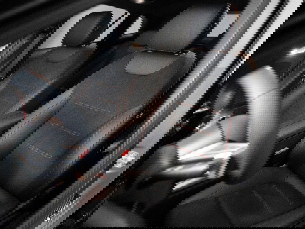 Mercedes-Benz GLA SUV nuova a Macerata (11)