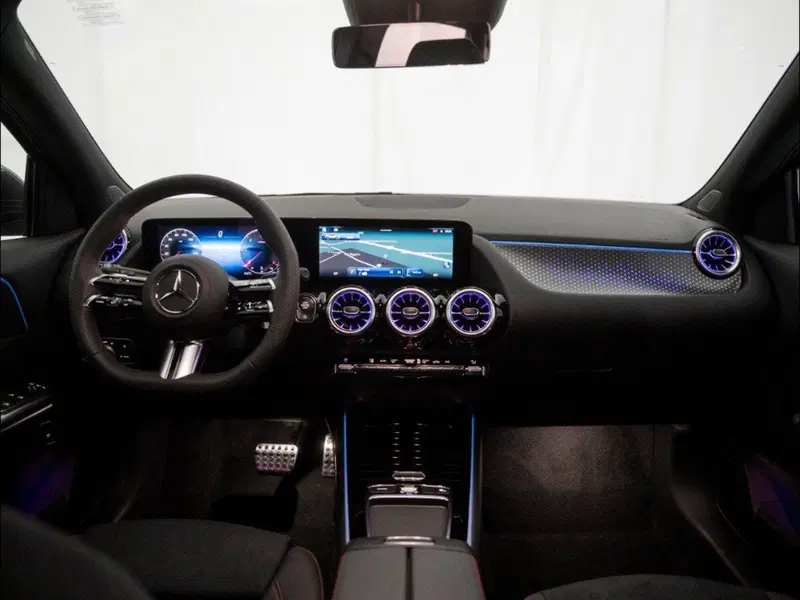 Mercedes-Benz GLA SUV nuova a Macerata (15)