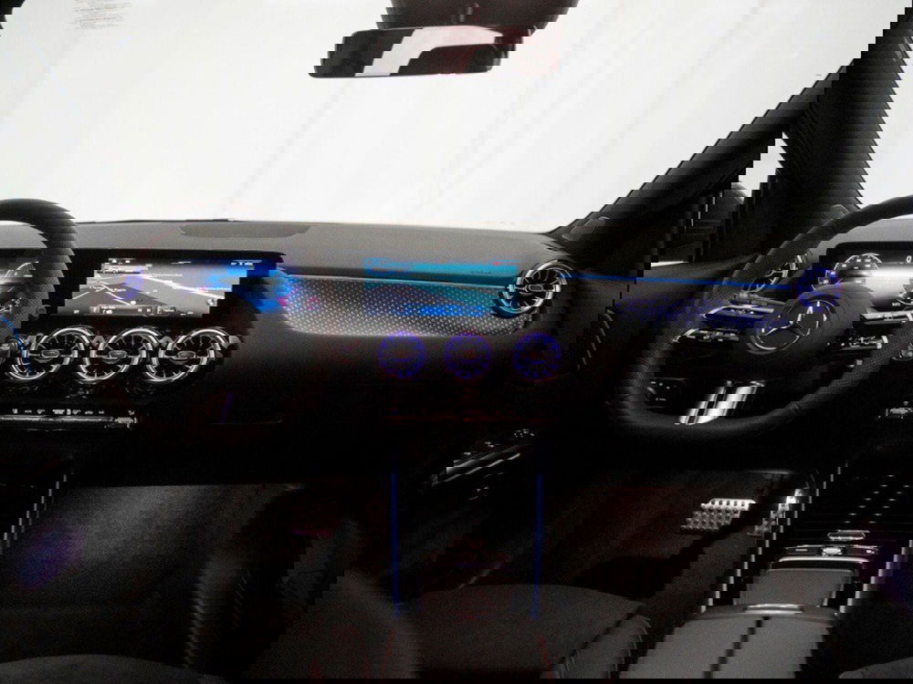 Mercedes-Benz GLA SUV nuova a Macerata (15)