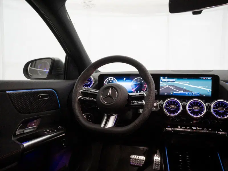 Mercedes-Benz GLA SUV nuova a Macerata (16)