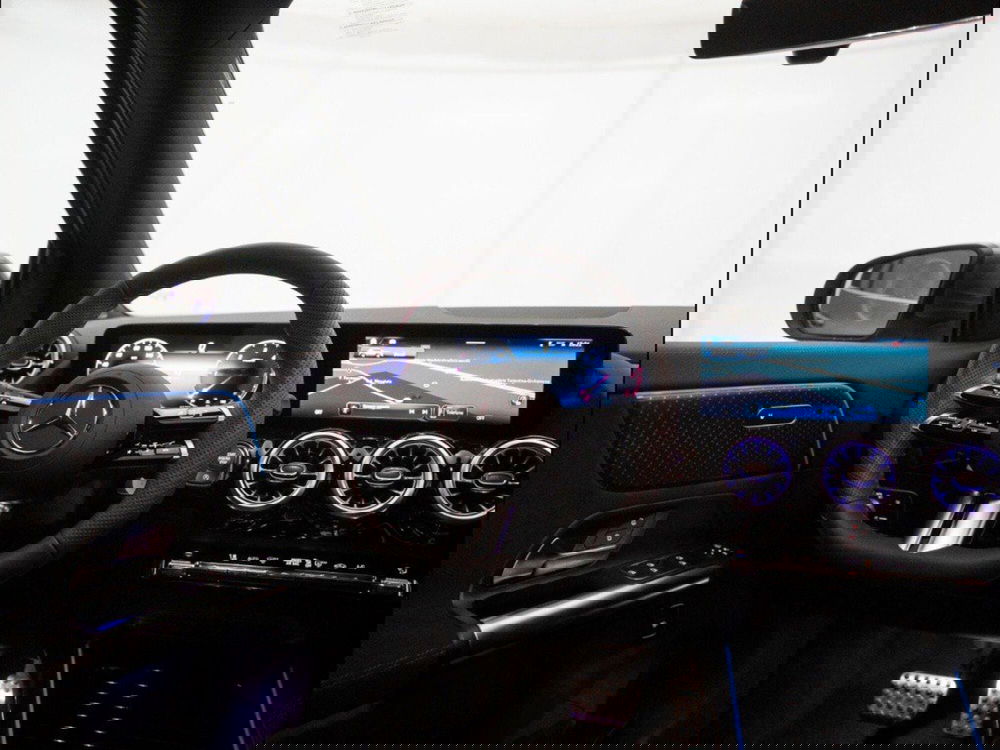 Mercedes-Benz GLA SUV nuova a Macerata (16)