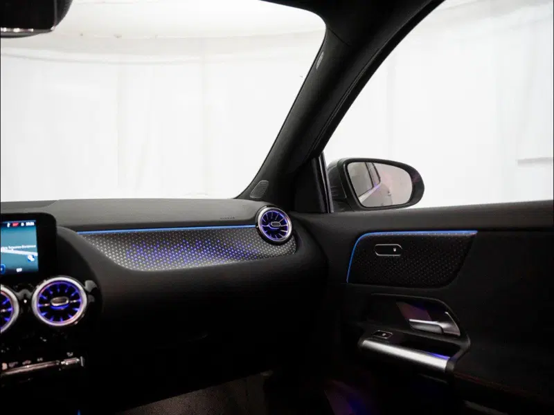 Mercedes-Benz GLA SUV nuova a Macerata (17)
