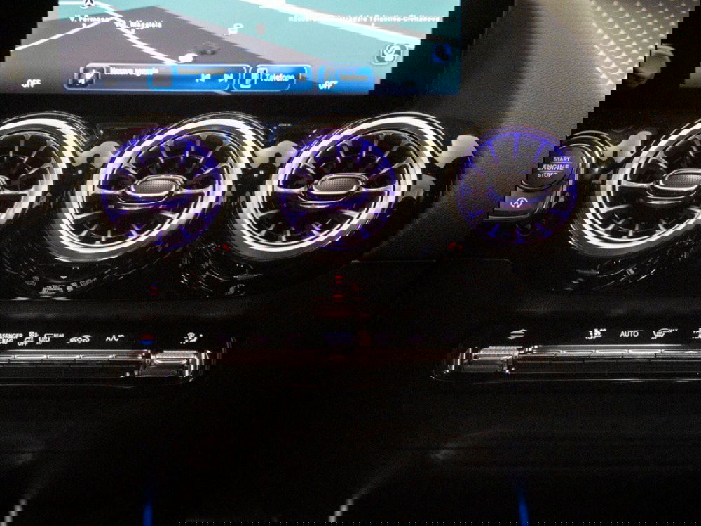 Mercedes-Benz GLA SUV nuova a Macerata (18)