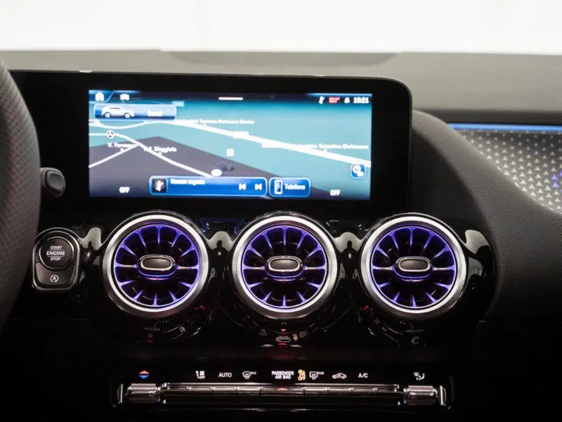 Mercedes-Benz GLA SUV nuova a Macerata (19)
