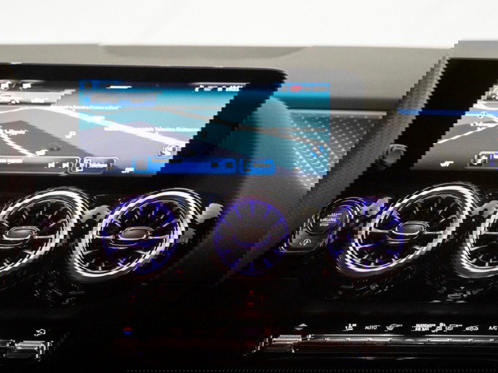 Mercedes-Benz GLA SUV nuova a Macerata (19)