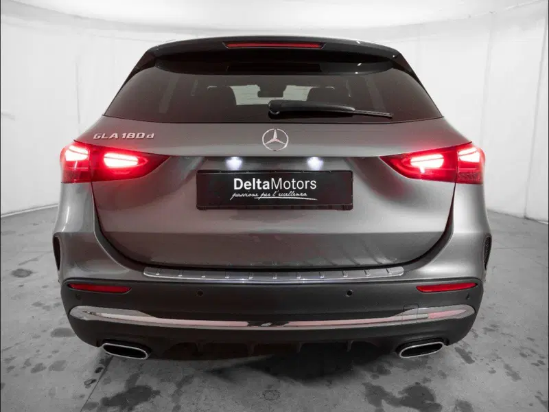 Mercedes-Benz GLA SUV nuova a Macerata (3)
