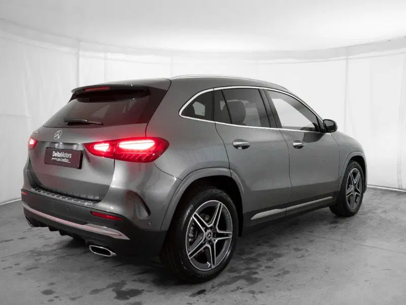 Mercedes-Benz GLA SUV nuova a Macerata (4)