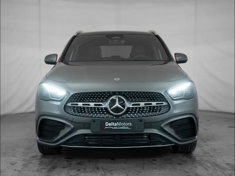 Mercedes-Benz GLA SUV nuova a Macerata (5)