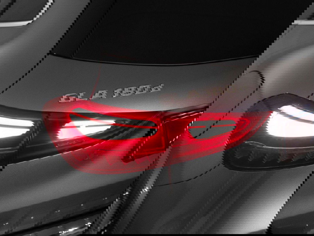 Mercedes-Benz GLA SUV nuova a Macerata (8)