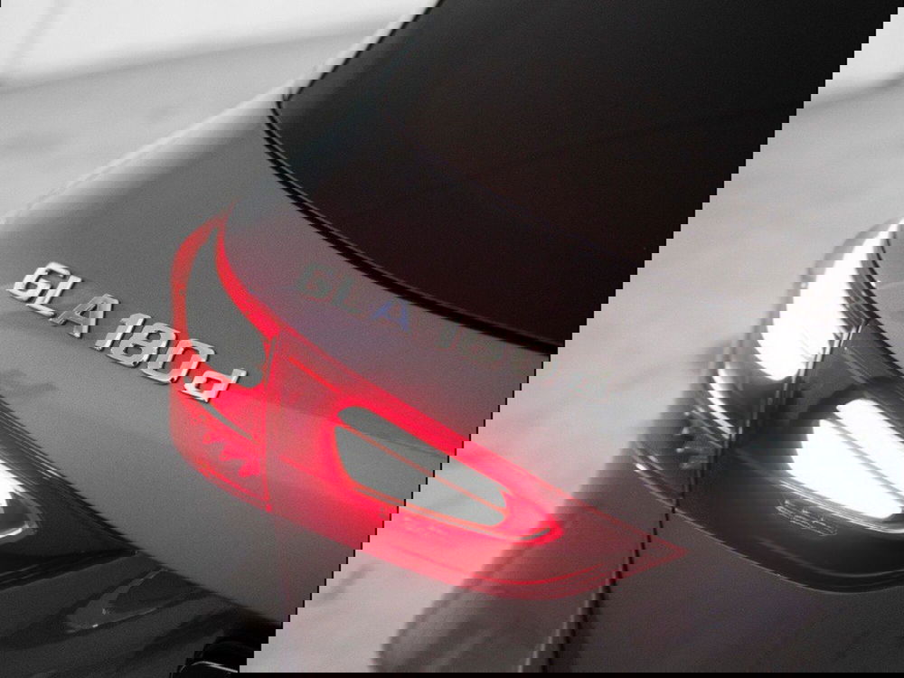 Mercedes-Benz GLA SUV nuova a Macerata (9)