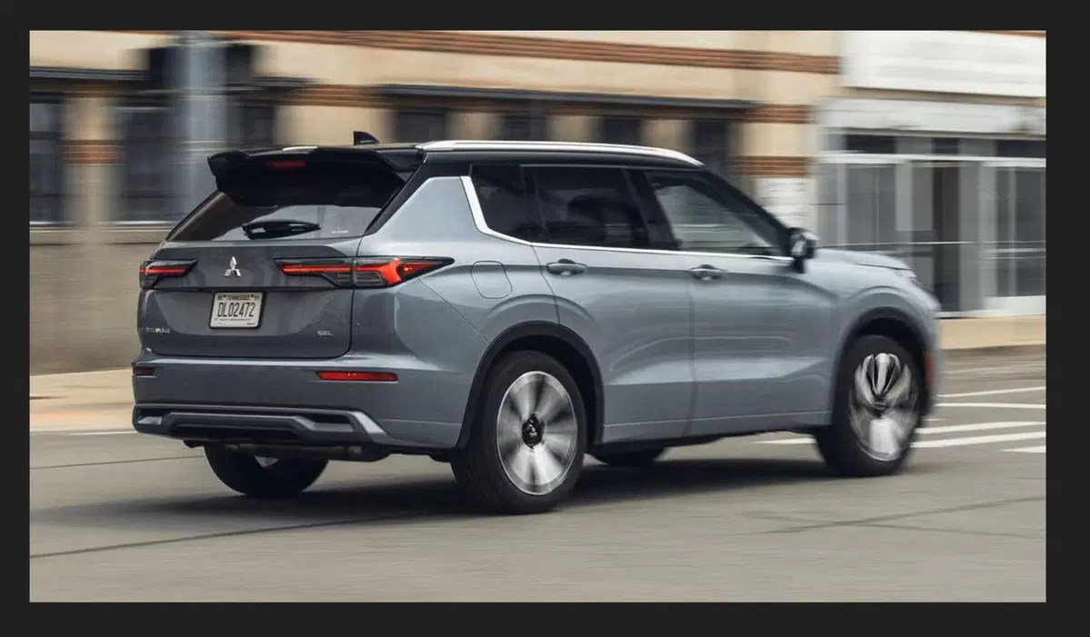 Mitsubishi Outlander nuova a Prato