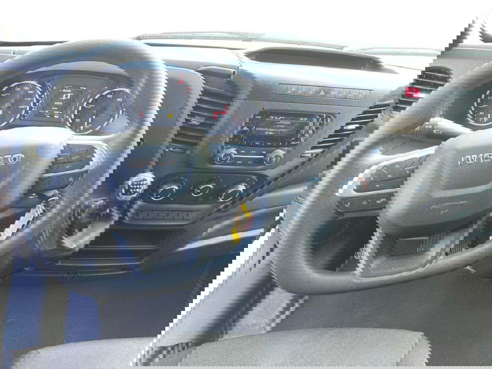 Iveco Daily Furgone usata a Milano (11)