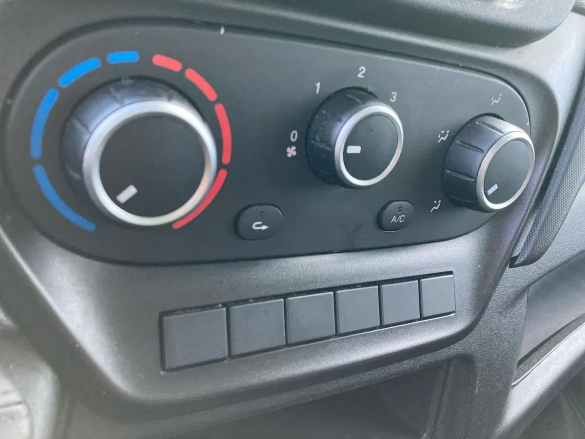 Iveco Daily Furgone usata a Milano (14)