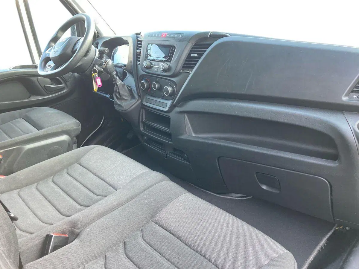 Iveco Daily Furgone usata a Milano (15)