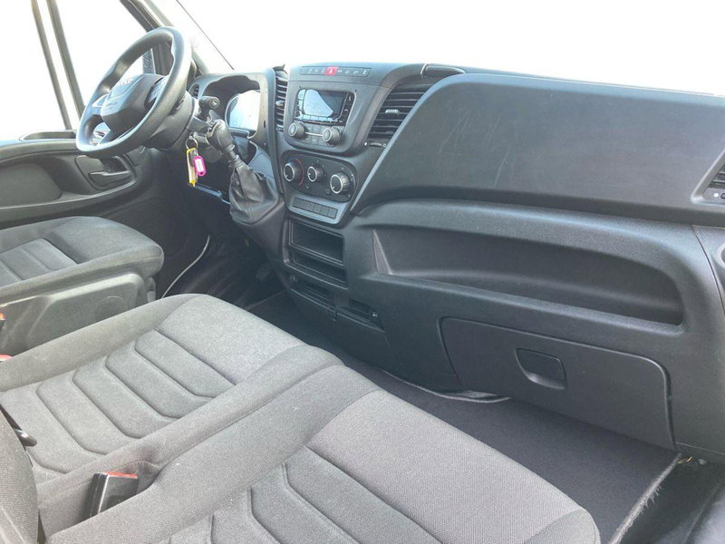 Iveco Daily Furgone usata a Milano (15)