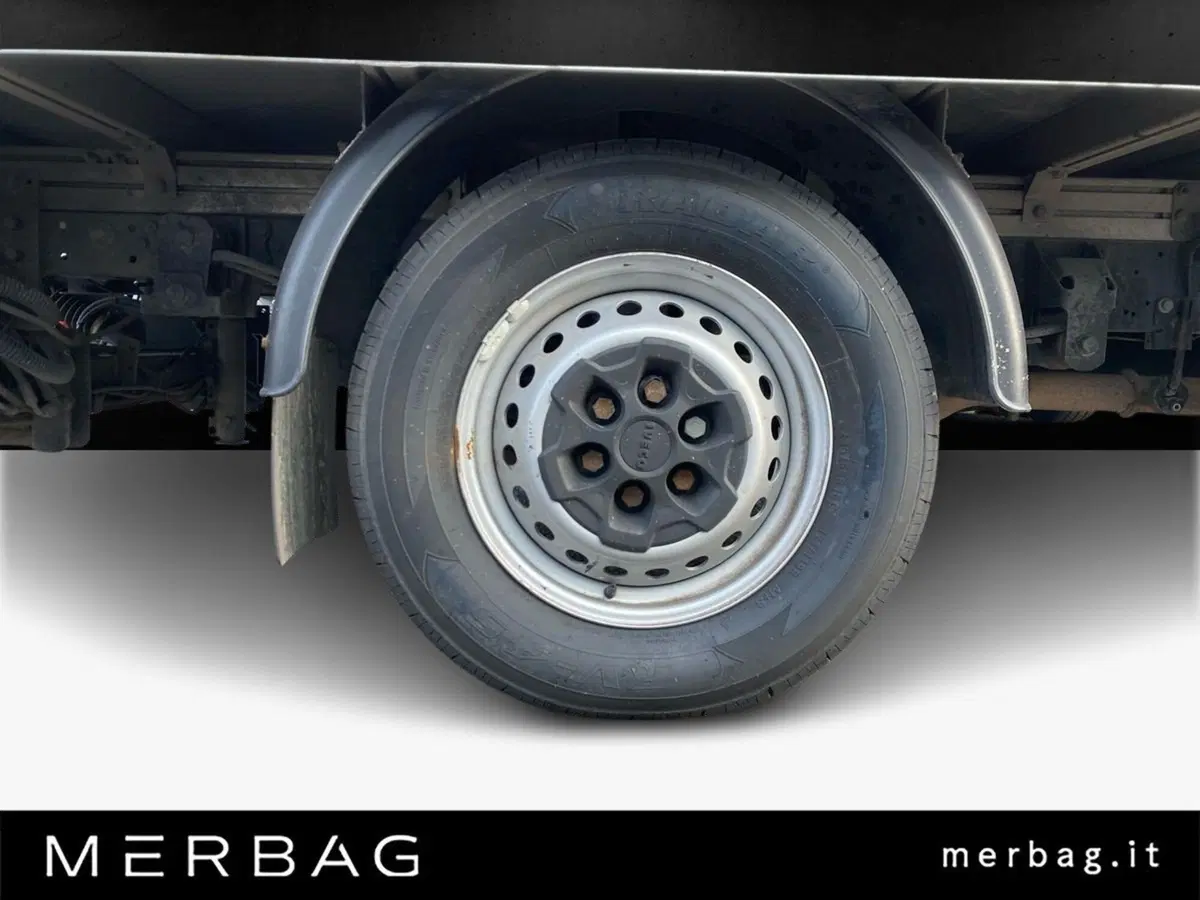 Iveco Daily Furgone usata a Milano (17)