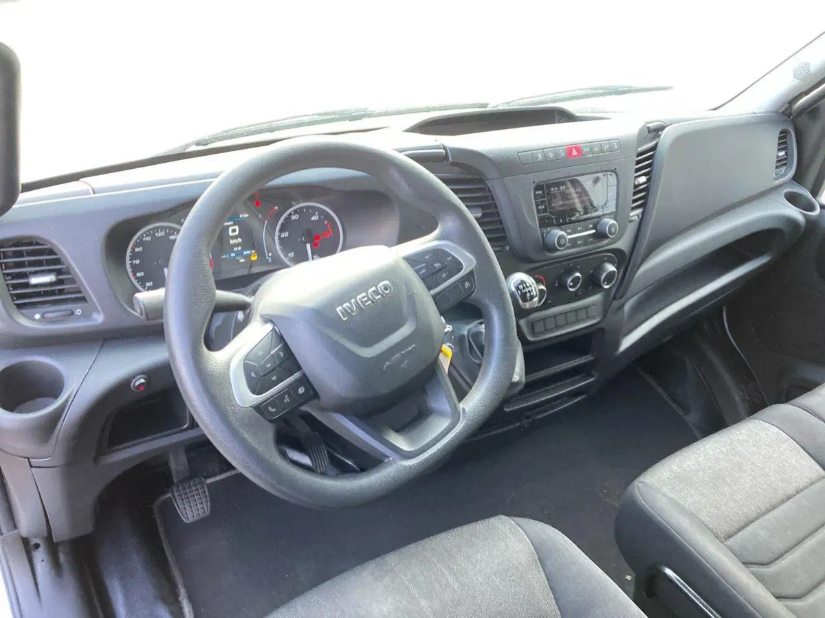 Iveco Daily Furgone usata a Milano (9)