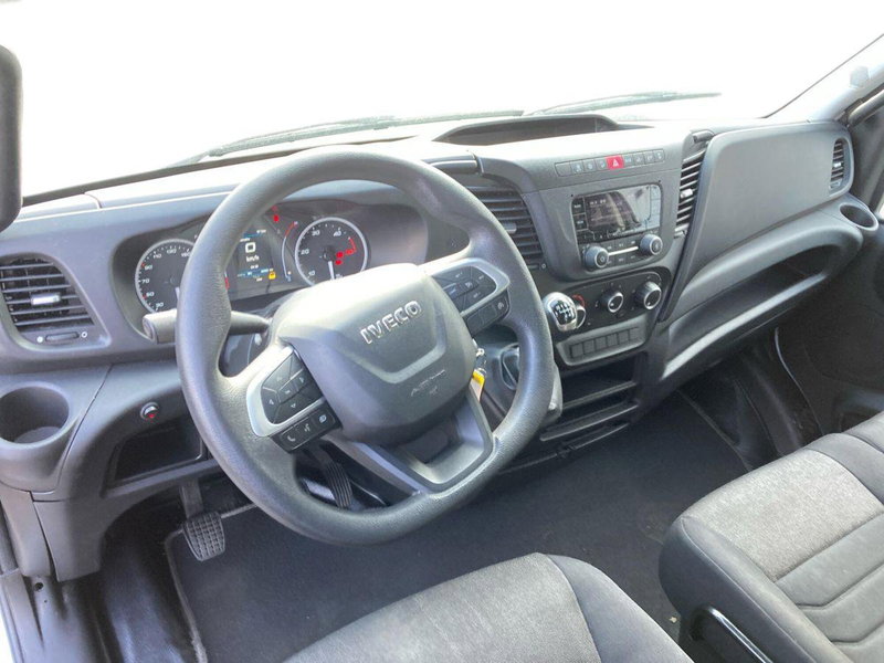 Iveco Daily Furgone usata a Milano (9)