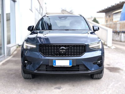 Volvo XC40 2.0 b3 Ultra Black Edition auto del 2025 usata a Pescara
