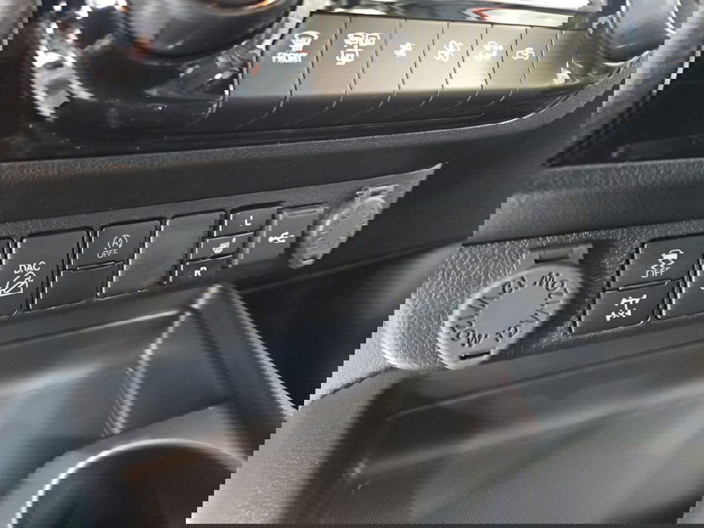 Toyota Hilux nuova a Vicenza (18)