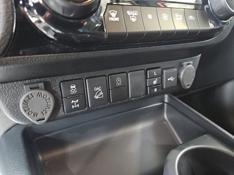 Toyota Hilux nuova a Vicenza (18)