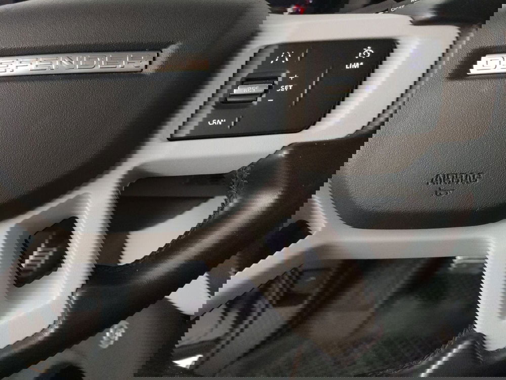 Land Rover Defender usata a Pavia (14)