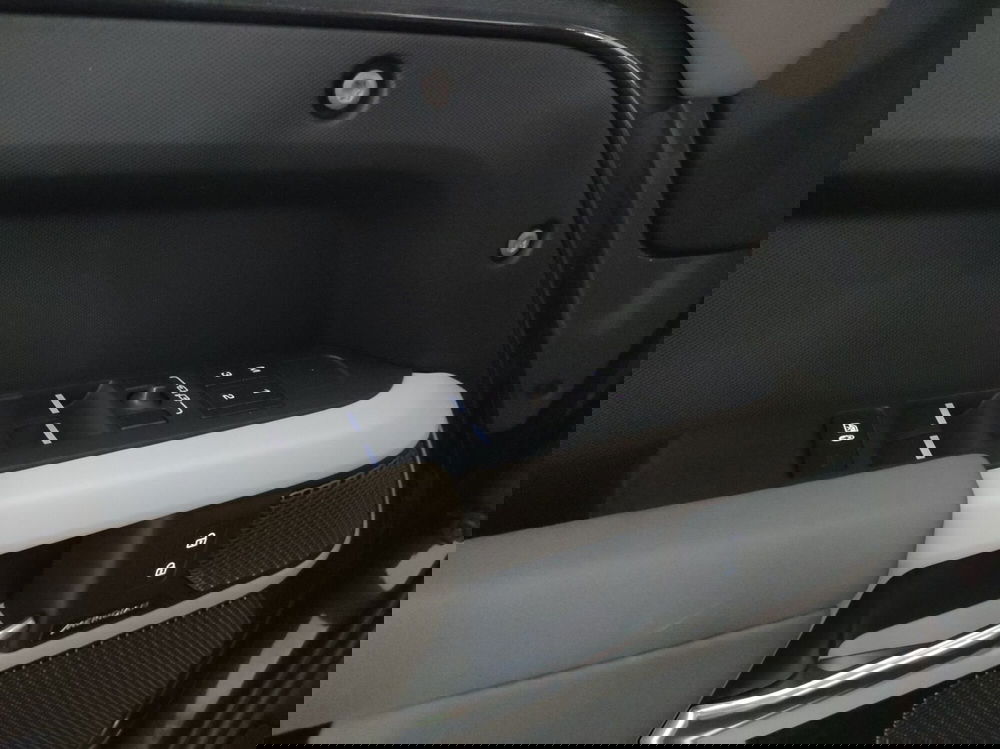 Land Rover Defender usata a Pavia (15)