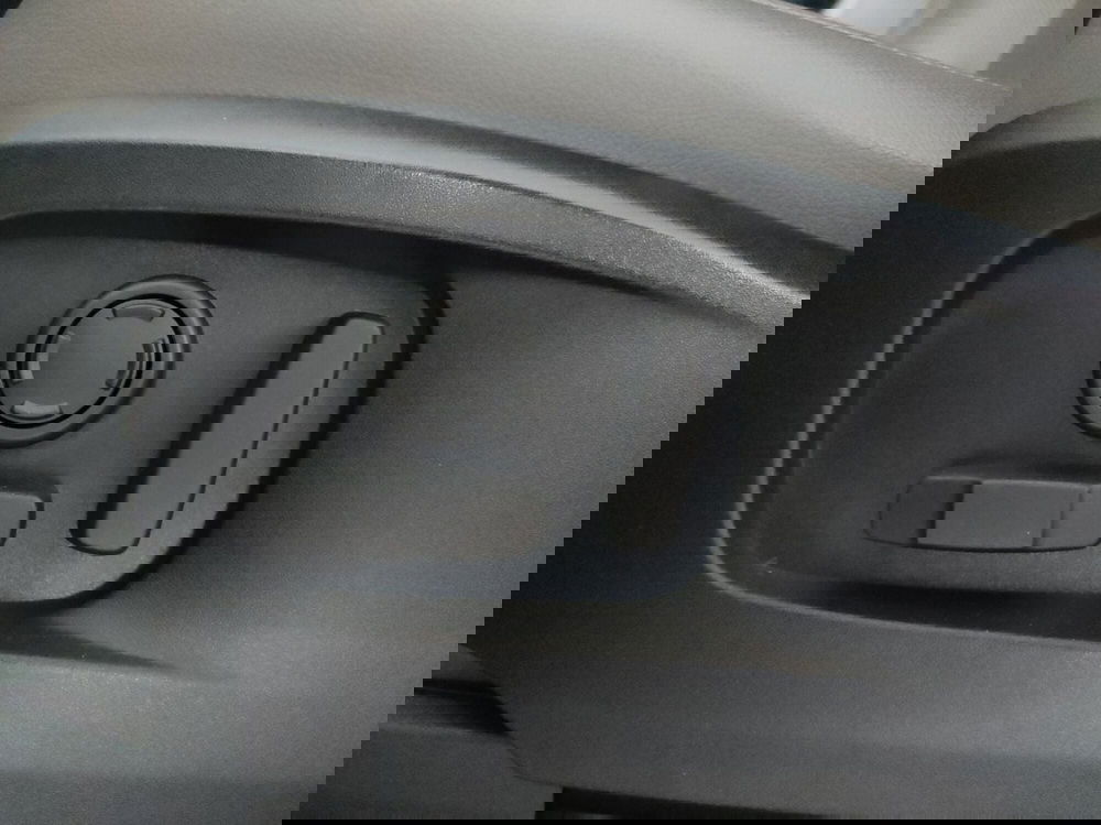 Land Rover Defender usata a Pavia (16)