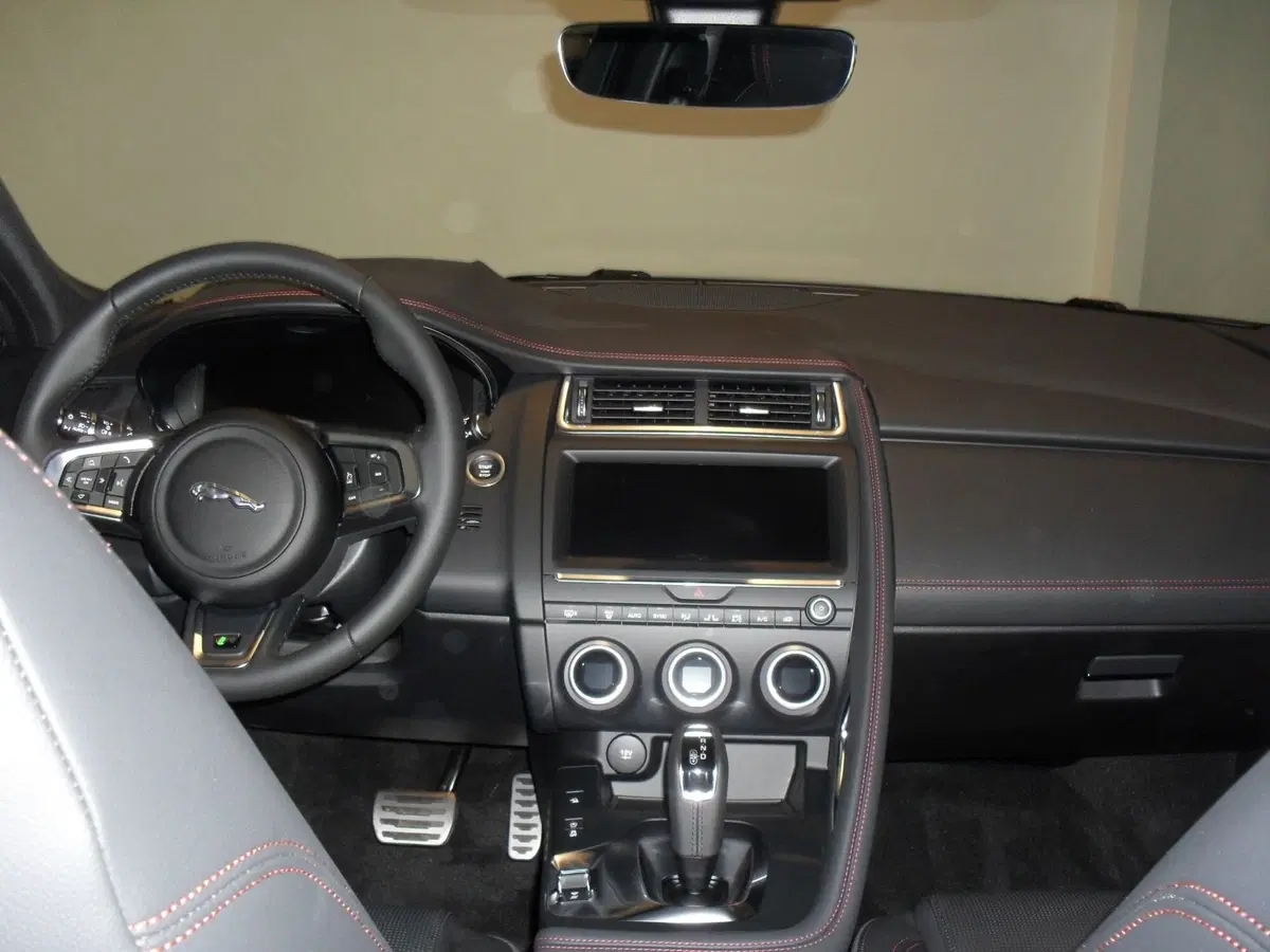 Jaguar E-Pace usata a Cosenza (4)