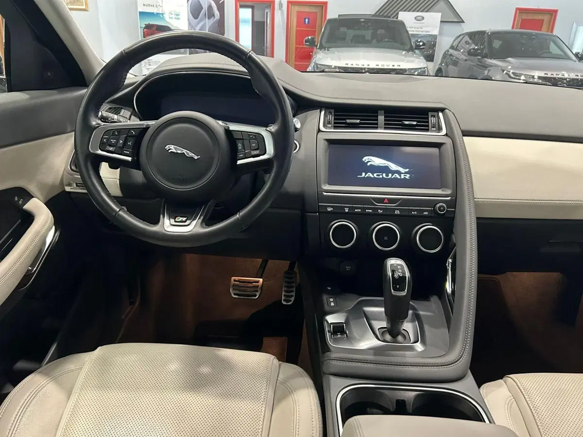 Jaguar E-Pace usata a Cosenza (4)