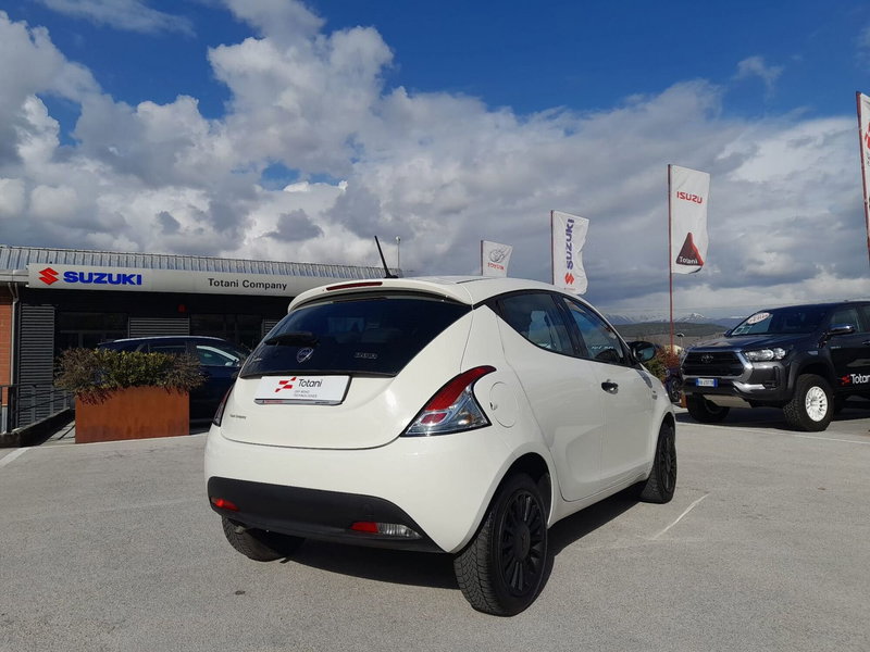 Lancia Ypsilon usata a L'Aquila (3)