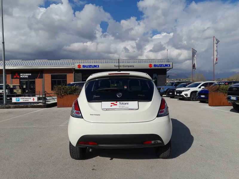 Lancia Ypsilon usata a L'Aquila (6)