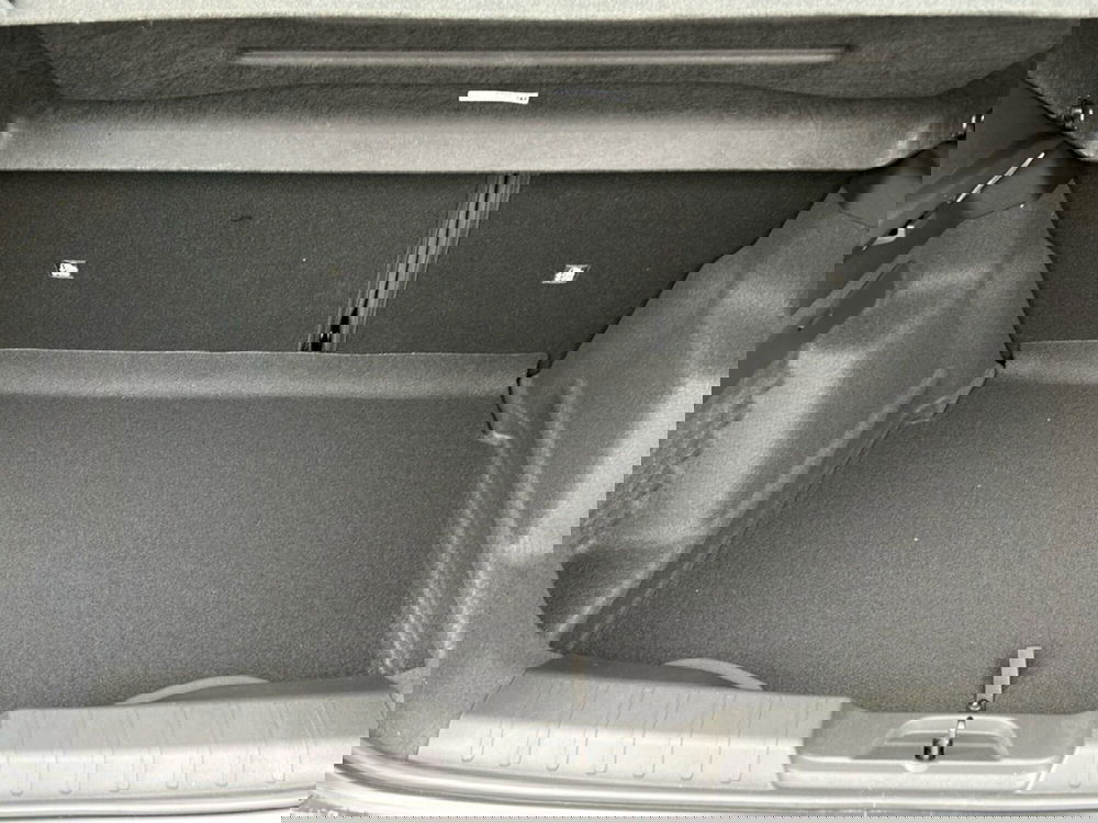 Jeep Avenger nuova a Roma (10)