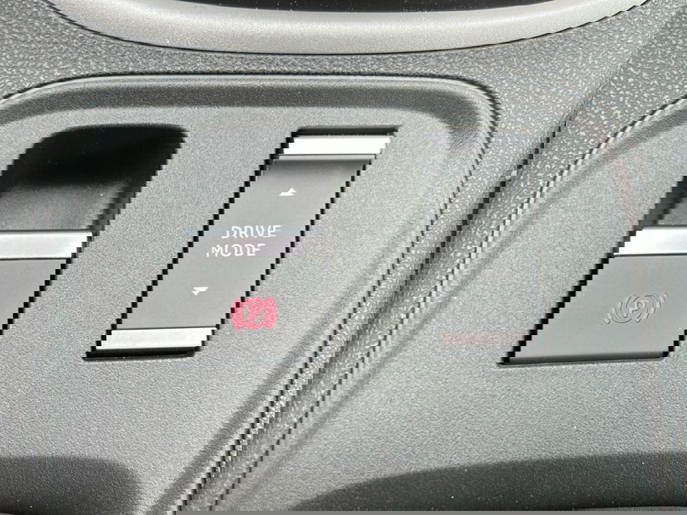 Jeep Avenger nuova a Roma (18)