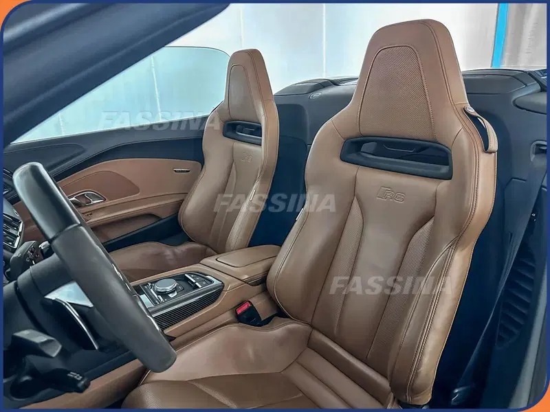 Audi R8 Cabrio usata a Milano (10)