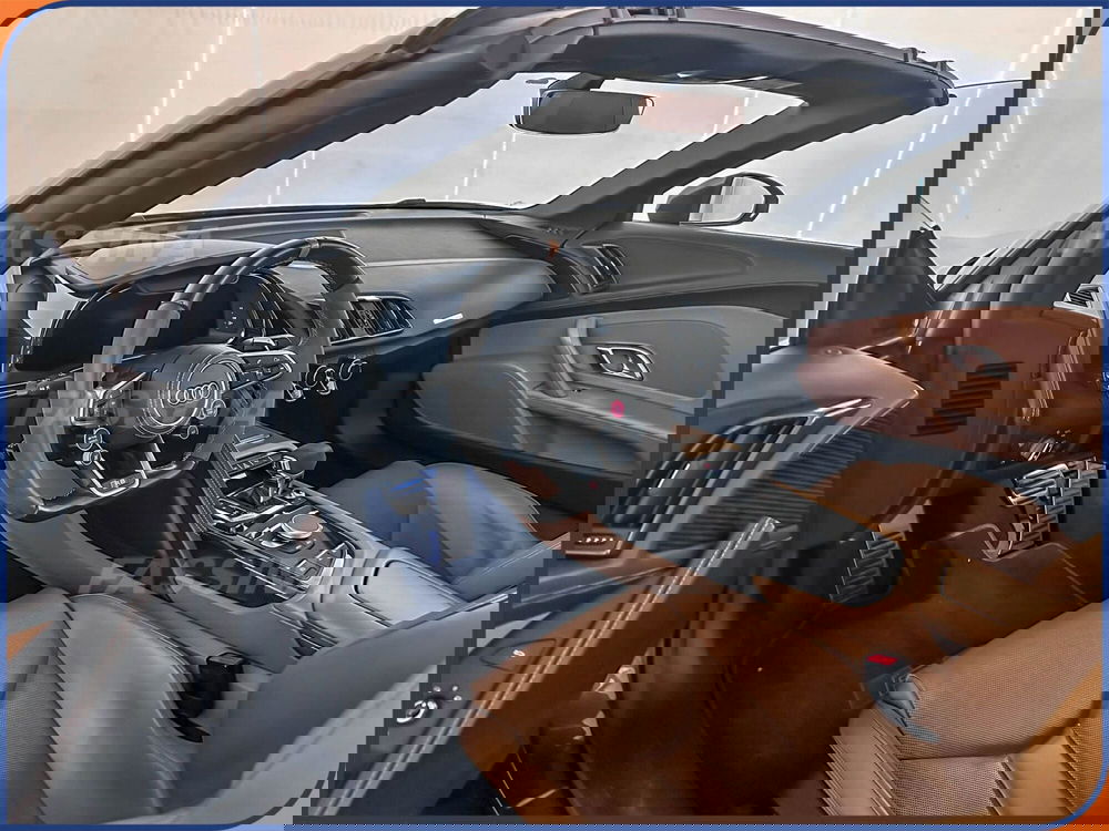 Audi R8 Cabrio usata a Milano (11)