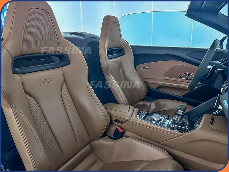 Audi R8 Cabrio usata a Milano (15)