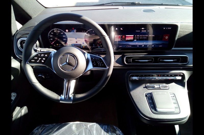 Mercedes-Benz Classe V nuova a Pescara (10)