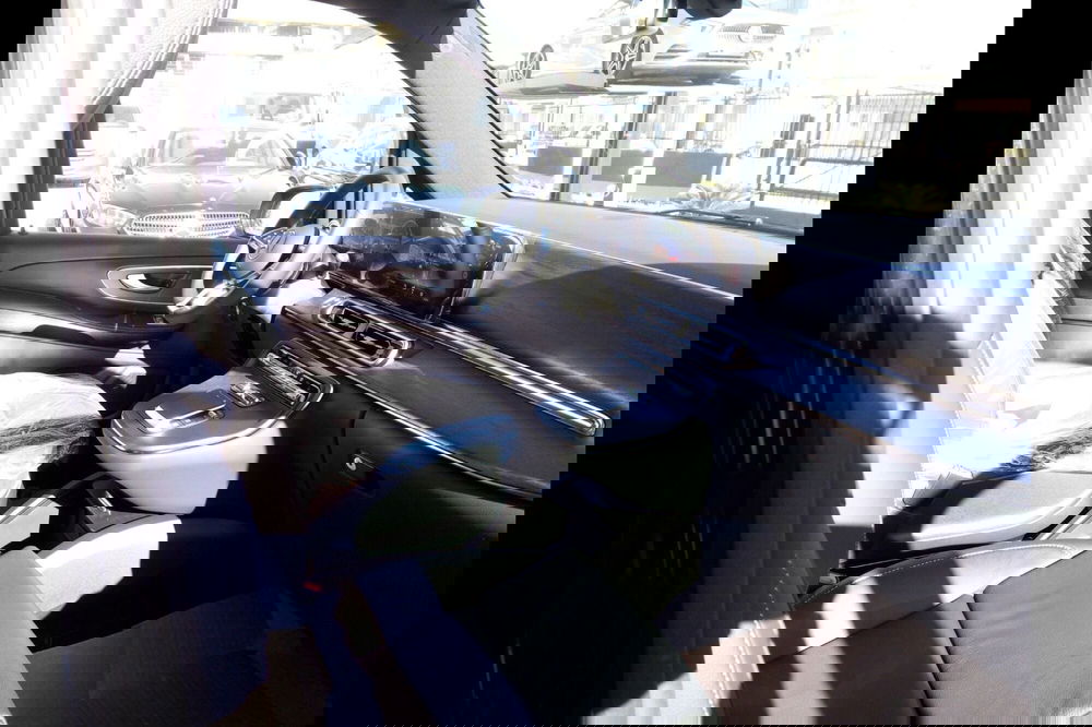 Mercedes-Benz Classe V nuova a Pescara (16)