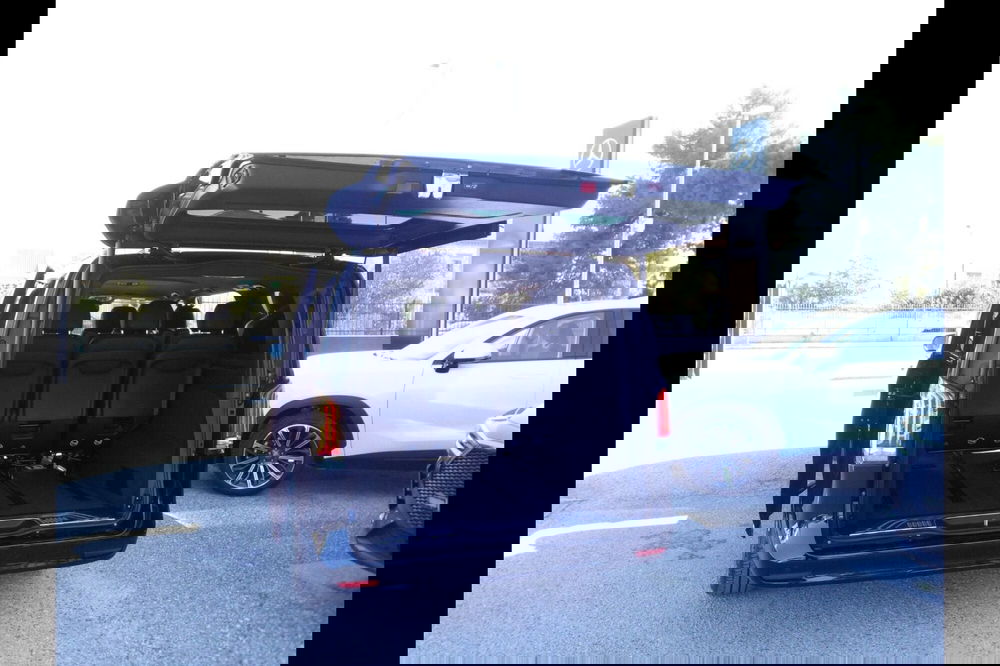 Mercedes-Benz Classe V nuova a Pescara (5)