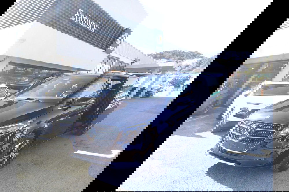 Mercedes-Benz Classe V nuova a Pescara (7)