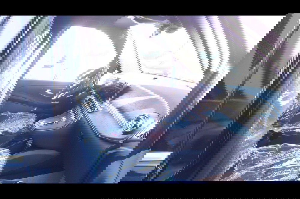 Mercedes-Benz Classe V nuova a Pescara (15)