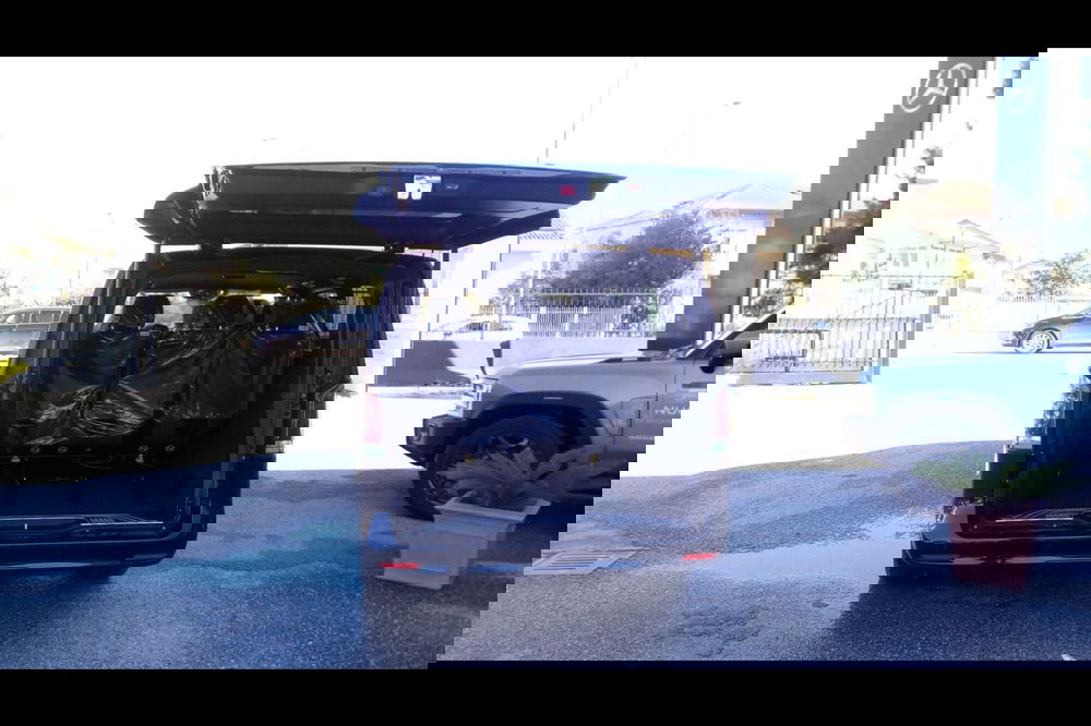 Mercedes-Benz Classe V nuova a Pescara (5)